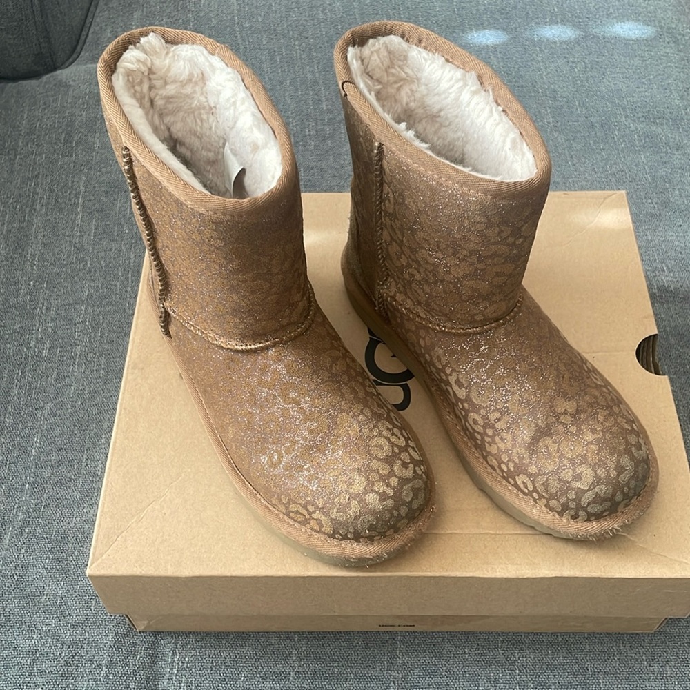 Girls Classic II Glitter Leopard UGG